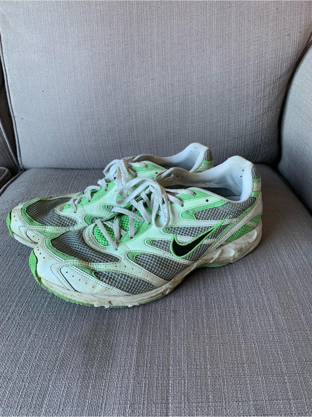 Y2K Nike Bowermans Series Zoom Air Running Sneakers in Neon Green and White